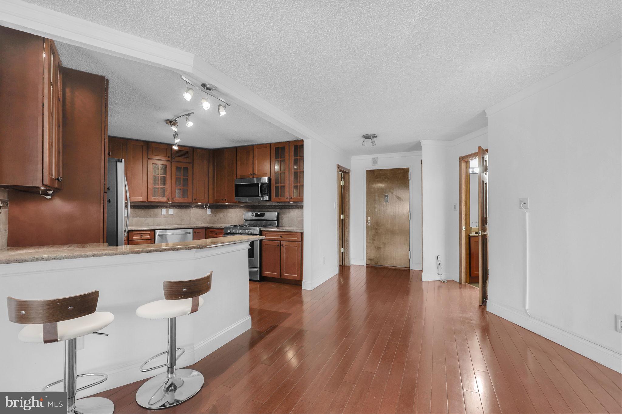 PROMENADE TOWERS - Residential