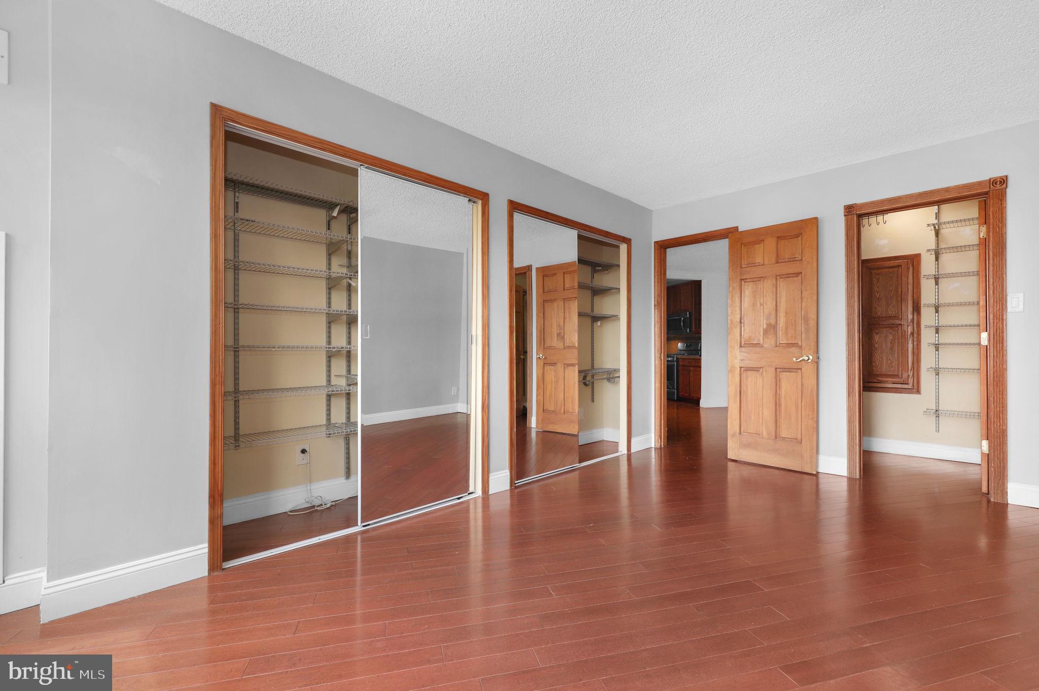 PROMENADE TOWERS - Residential