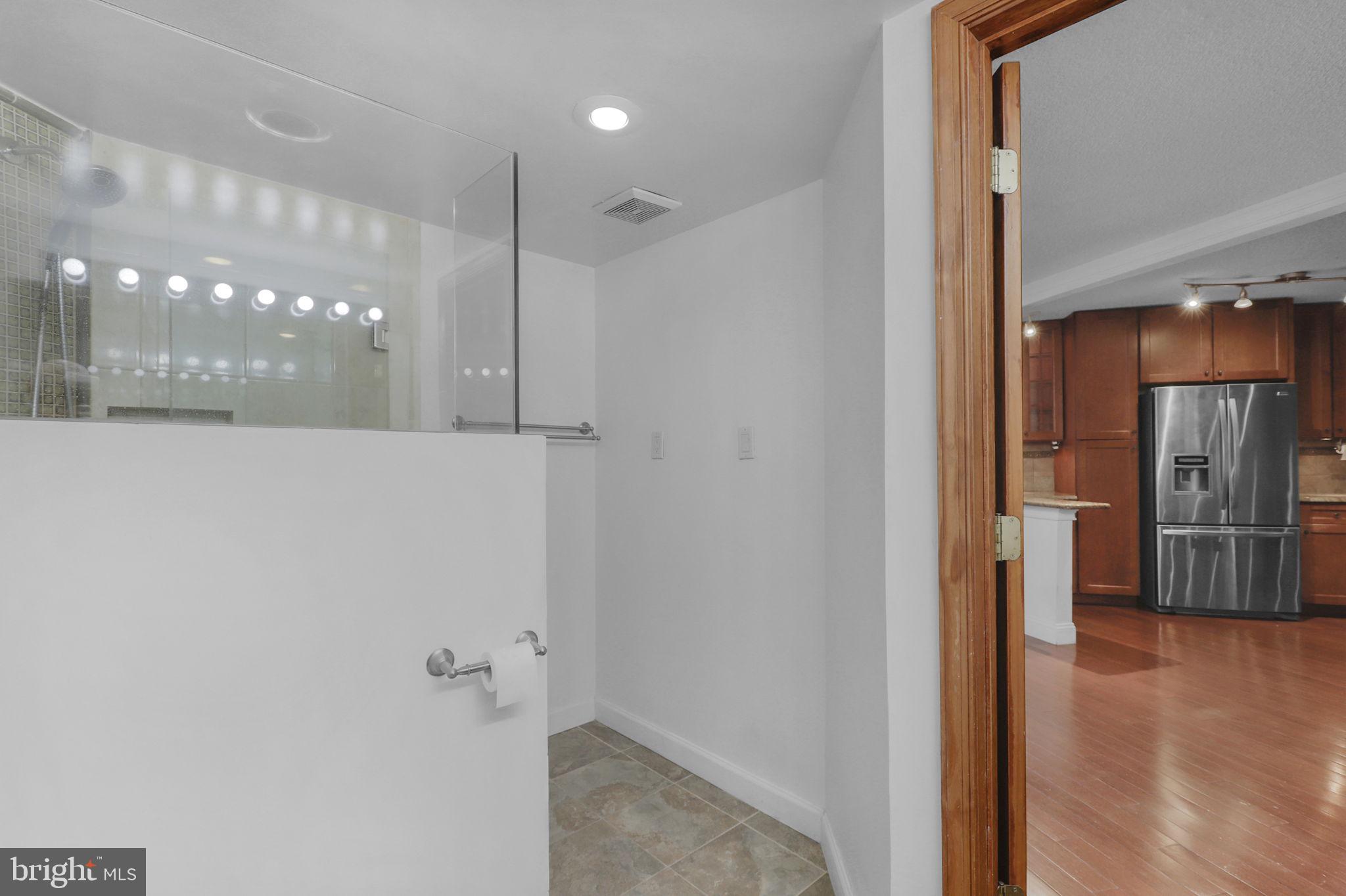 PROMENADE TOWERS - Residential