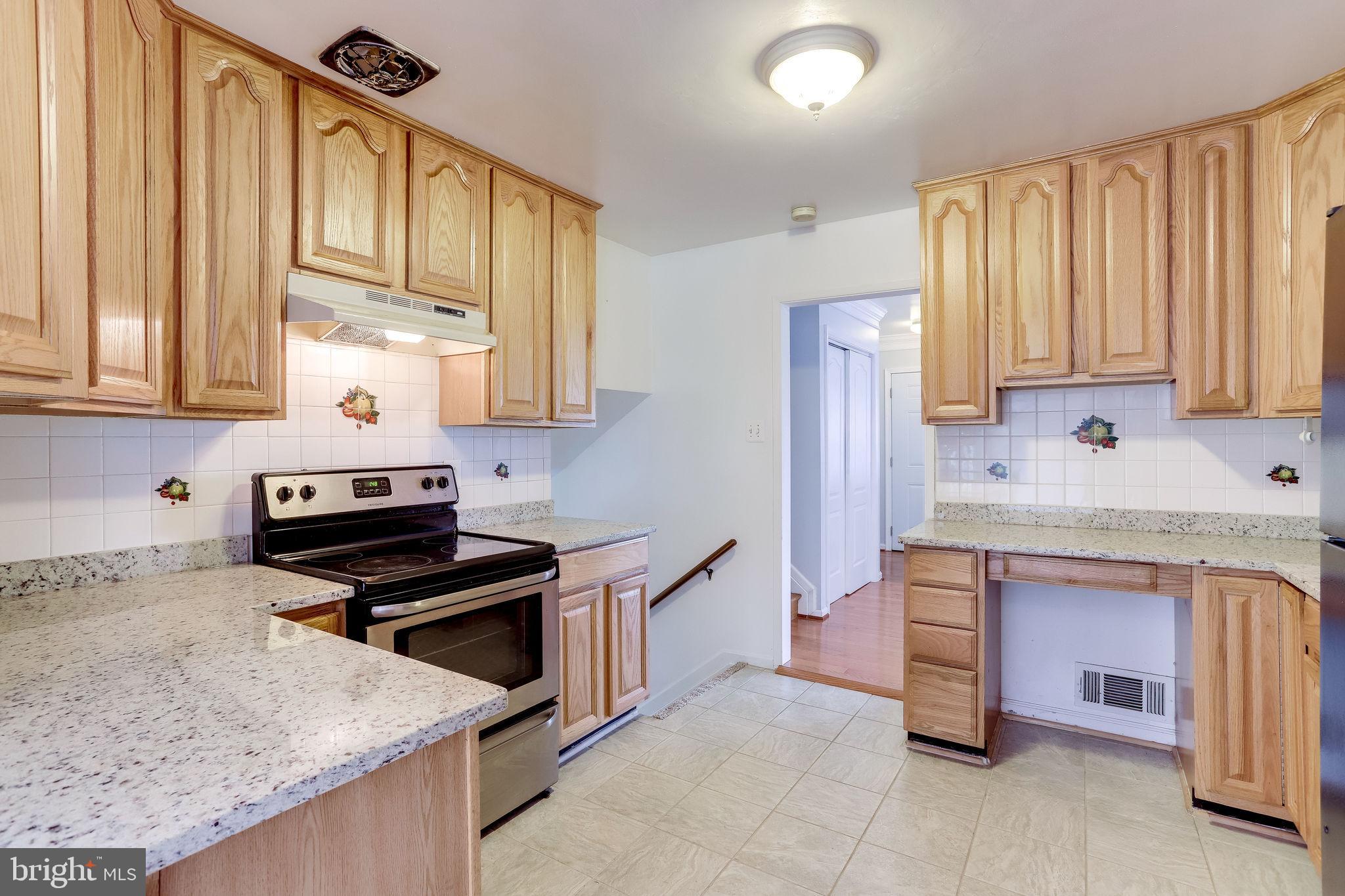 COUNTRY CLUB MANOR - Residential