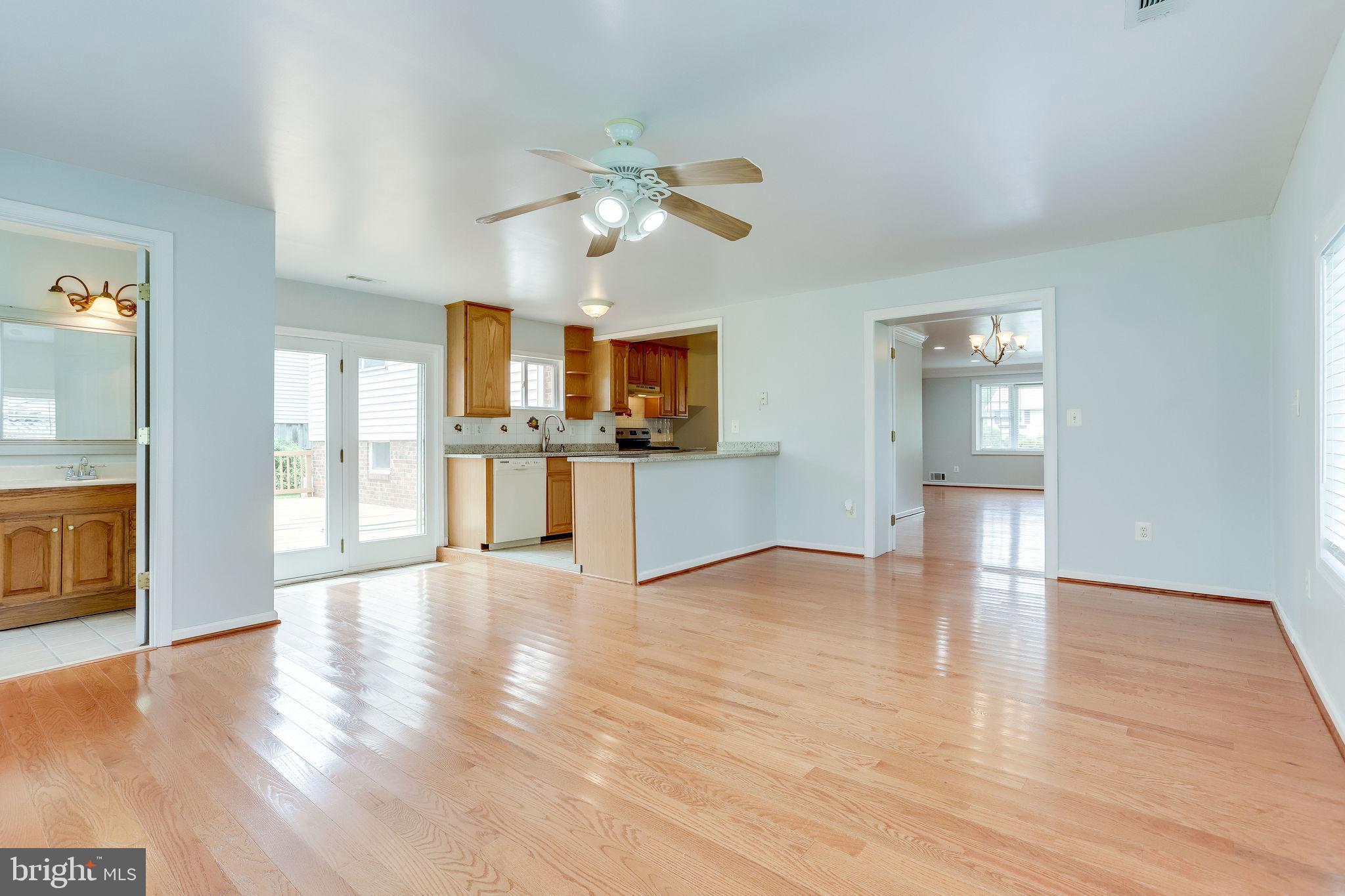 COUNTRY CLUB MANOR - Residential