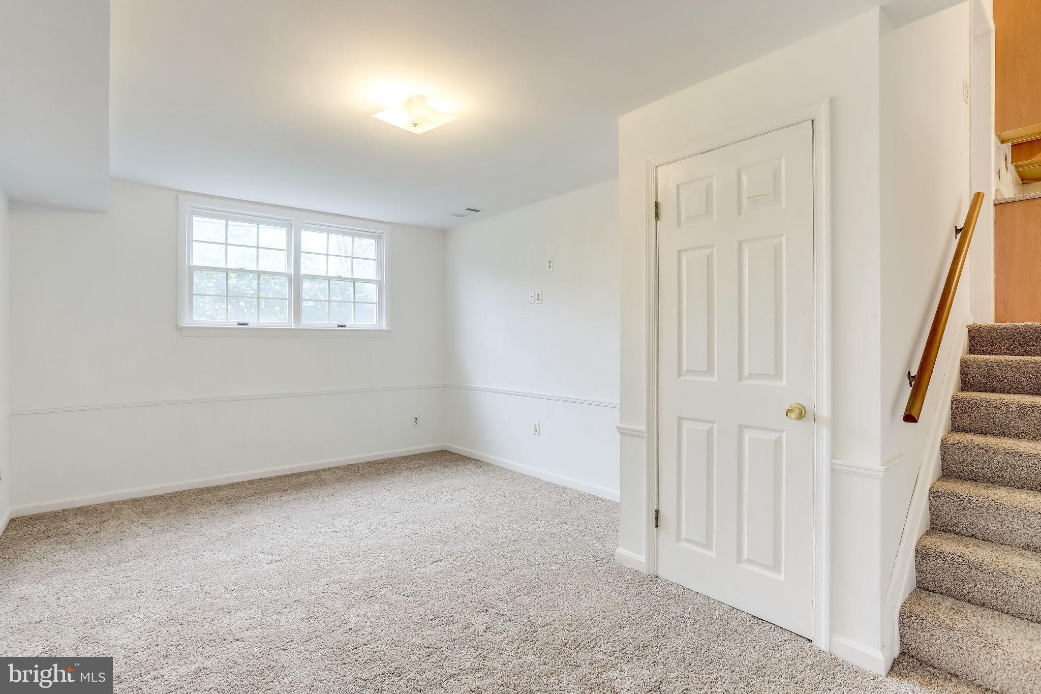 COUNTRY CLUB MANOR - Residential