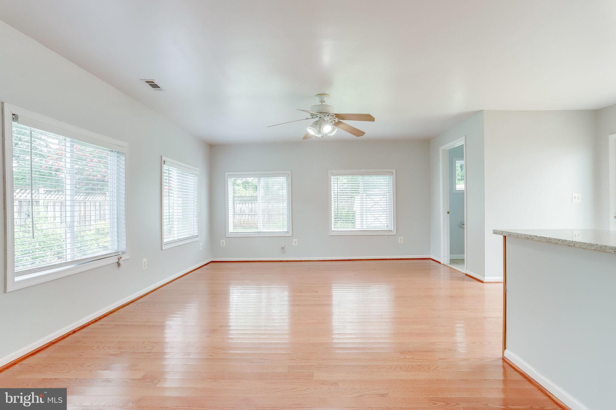 COUNTRY CLUB MANOR - Residential