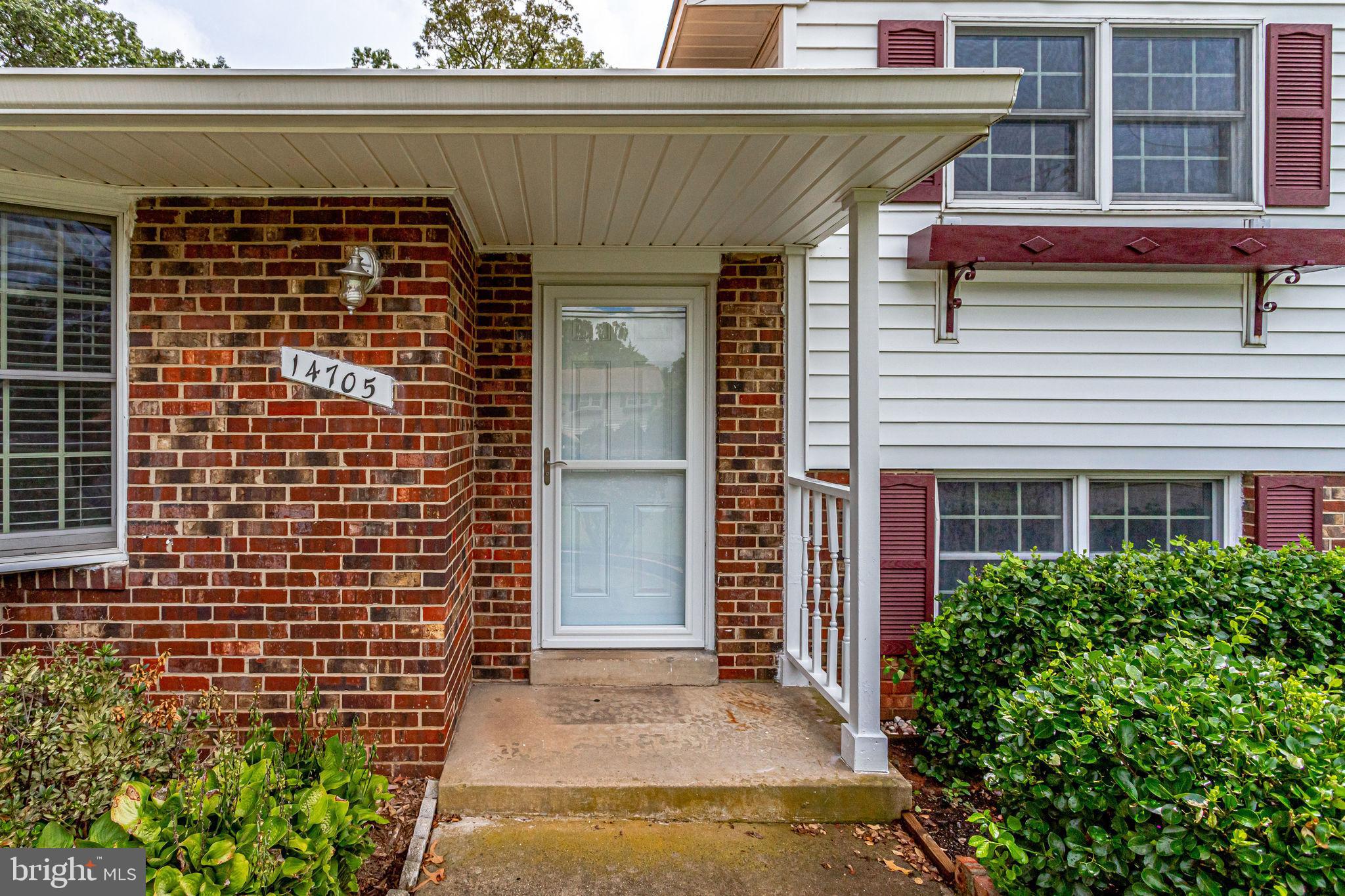 COUNTRY CLUB MANOR - Residential