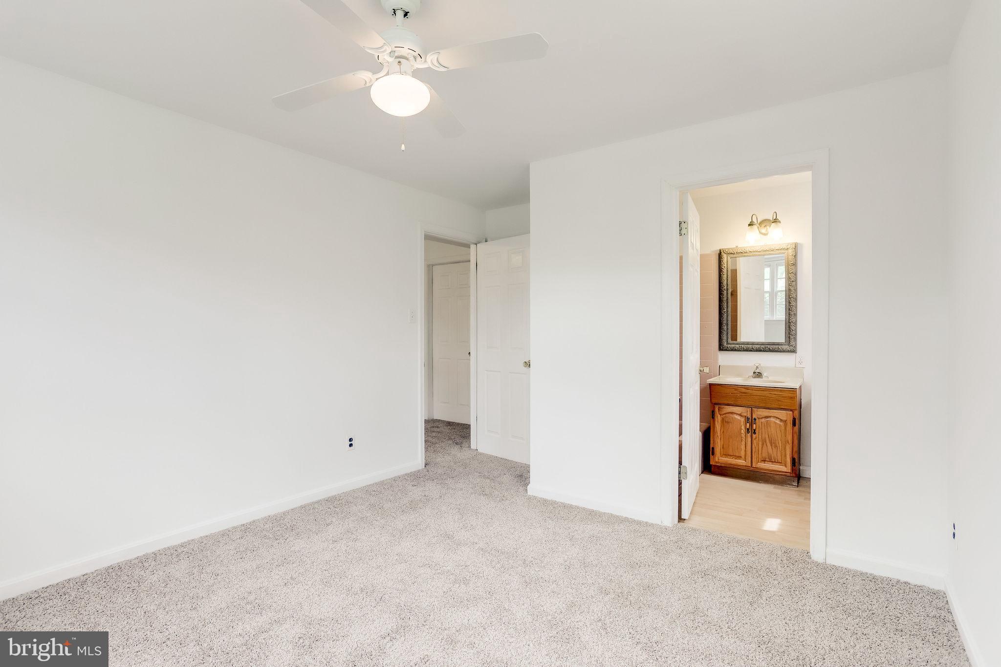 COUNTRY CLUB MANOR - Residential