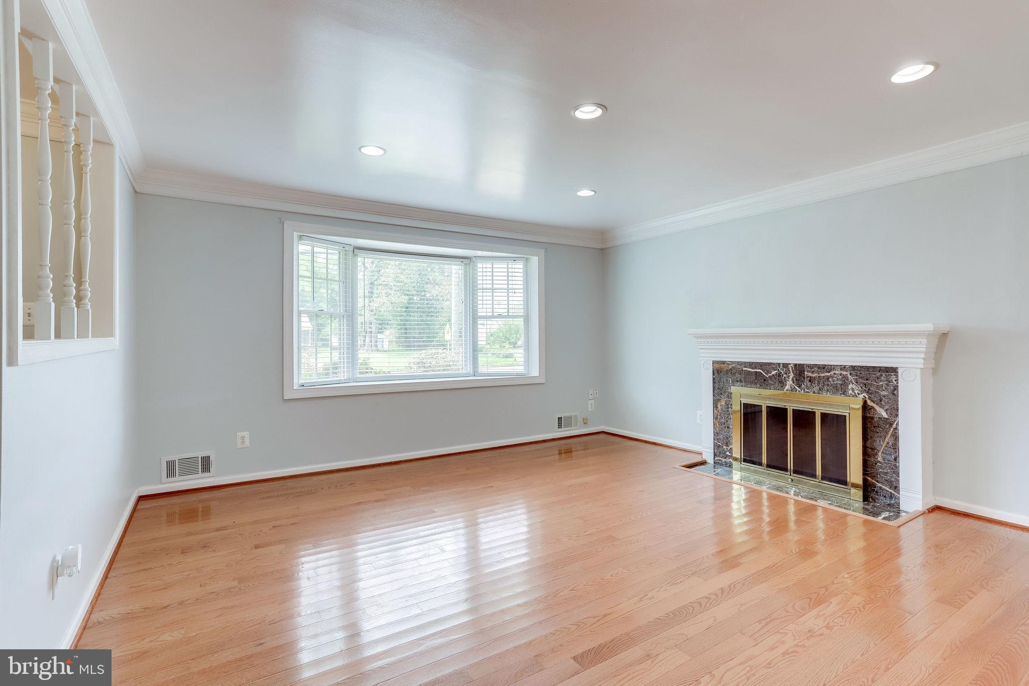 COUNTRY CLUB MANOR - Residential