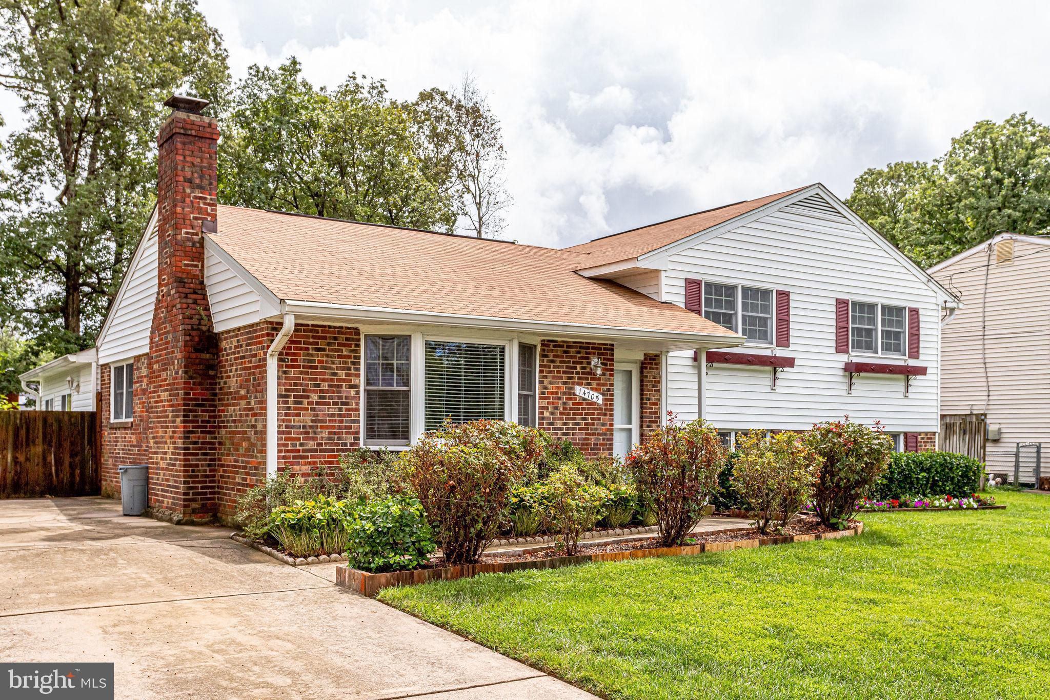 COUNTRY CLUB MANOR - Residential