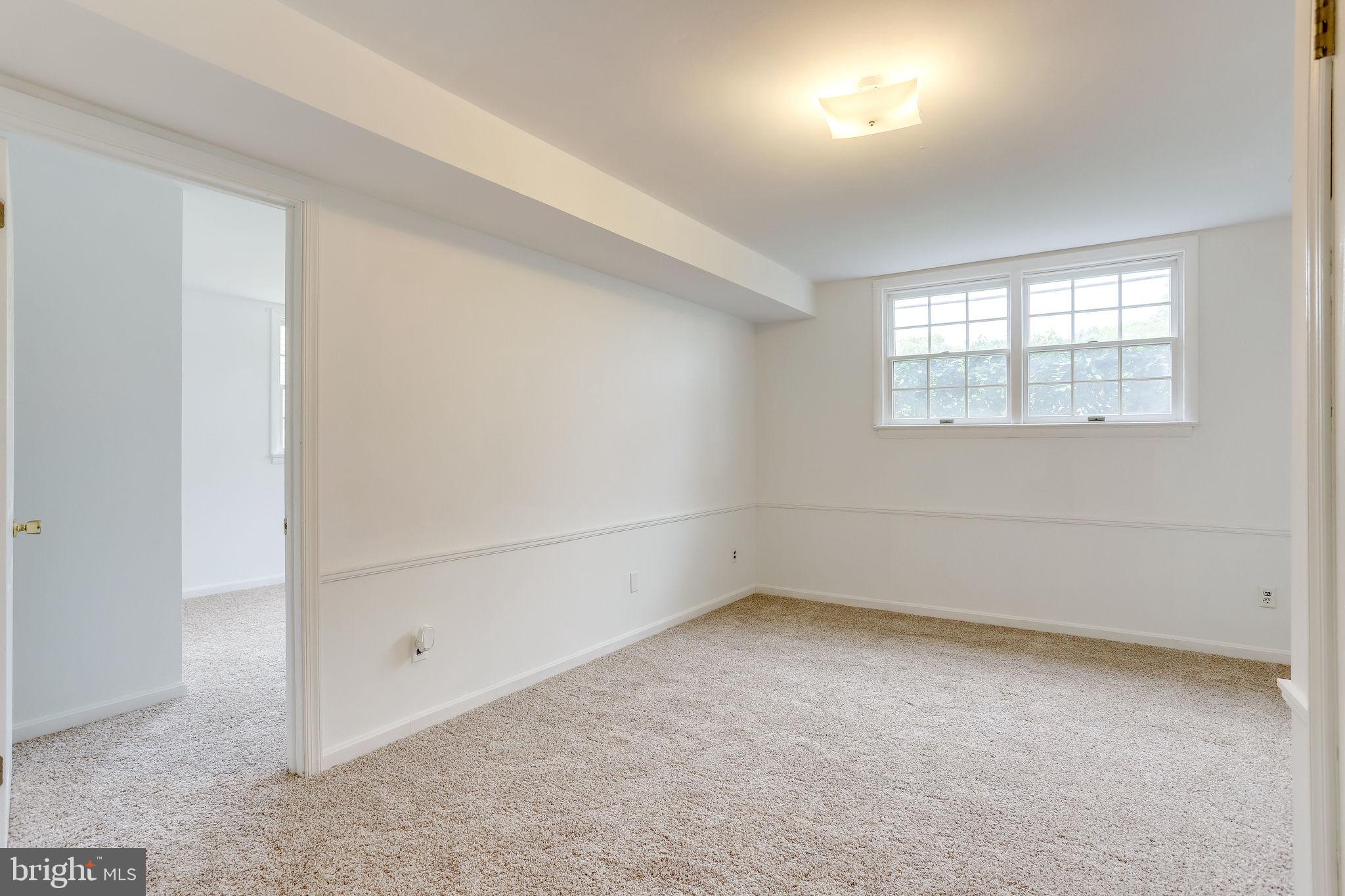 COUNTRY CLUB MANOR - Residential