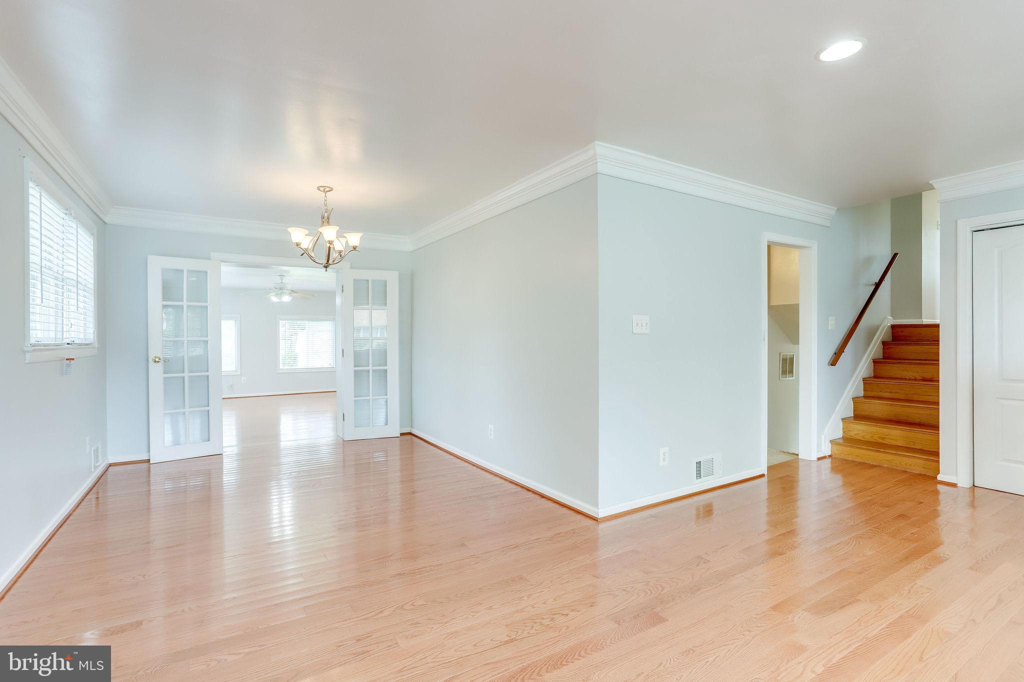 COUNTRY CLUB MANOR - Residential