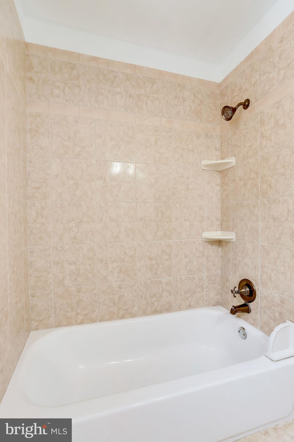 COUNTRY CLUB MANOR - Residential