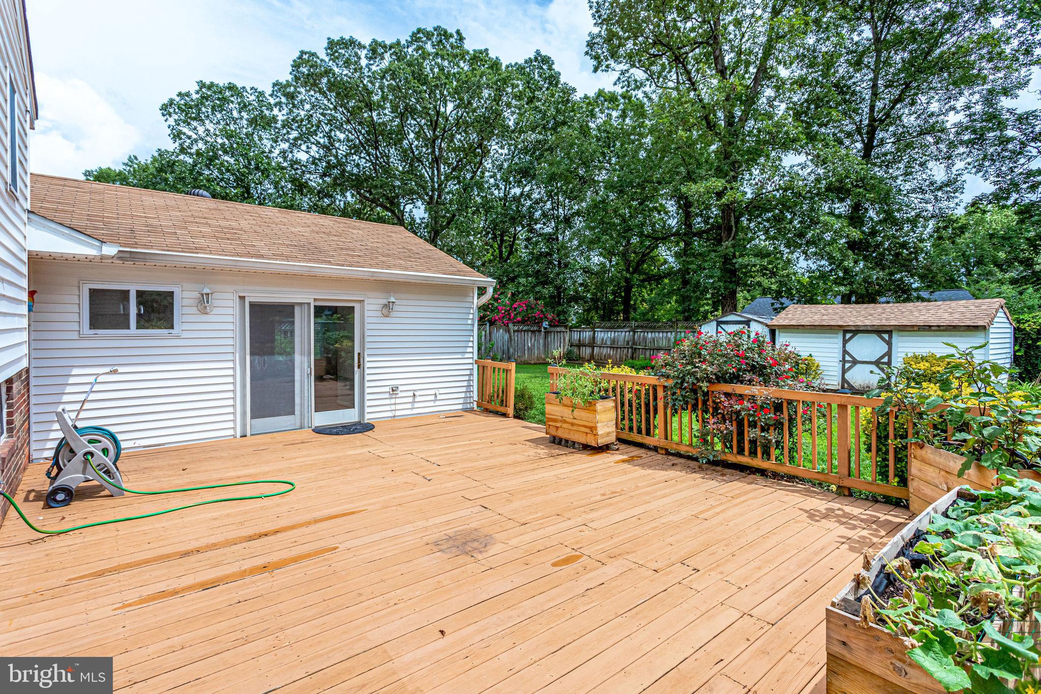 COUNTRY CLUB MANOR - Residential