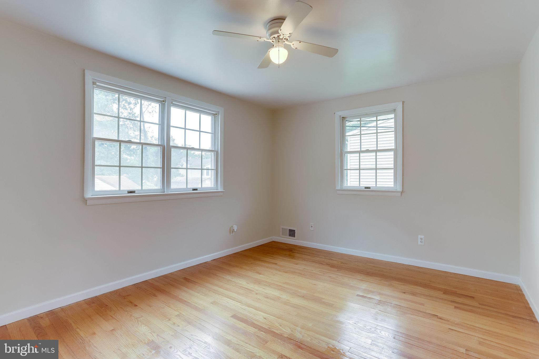 COUNTRY CLUB MANOR - Residential