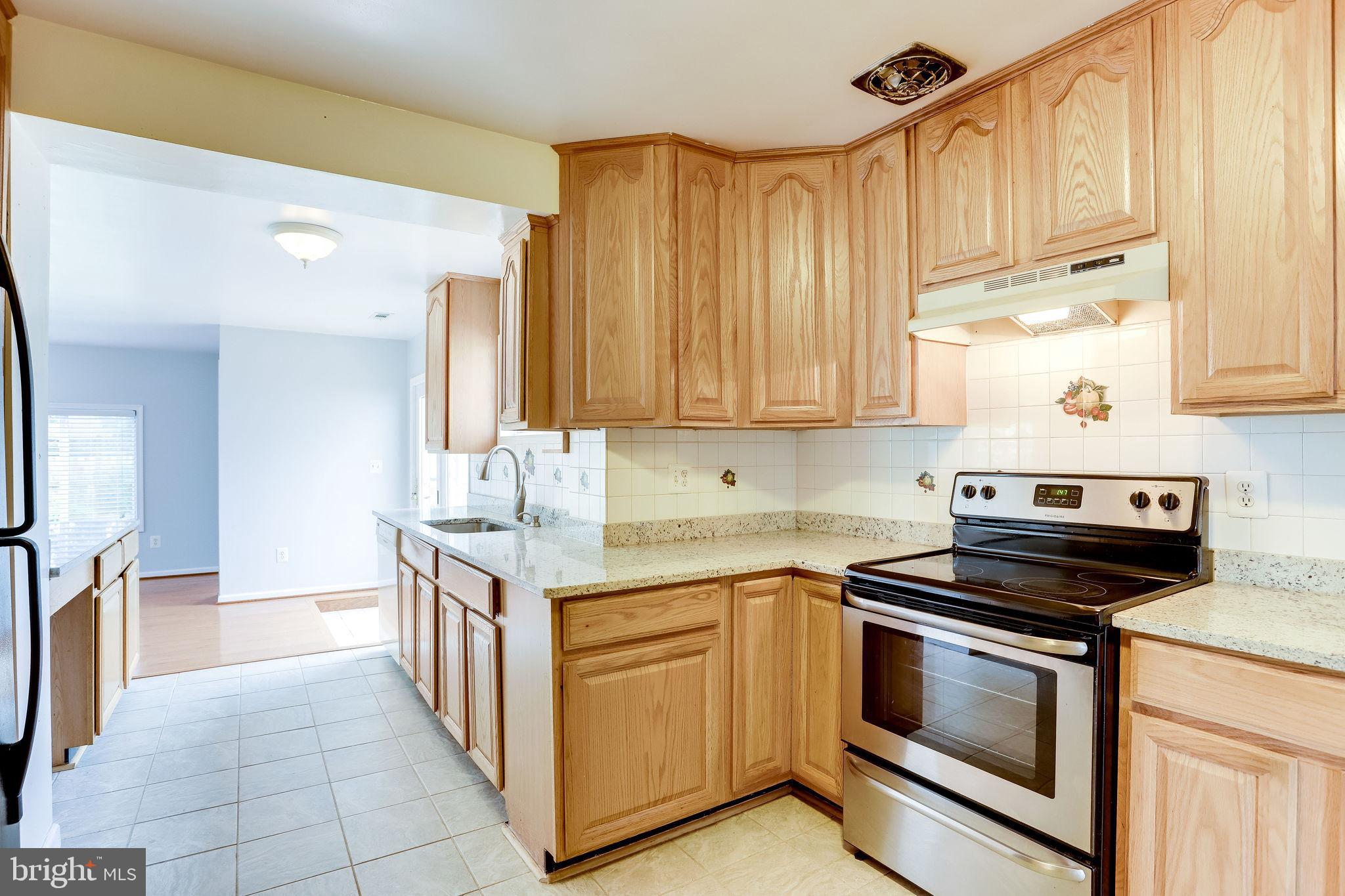 COUNTRY CLUB MANOR - Residential