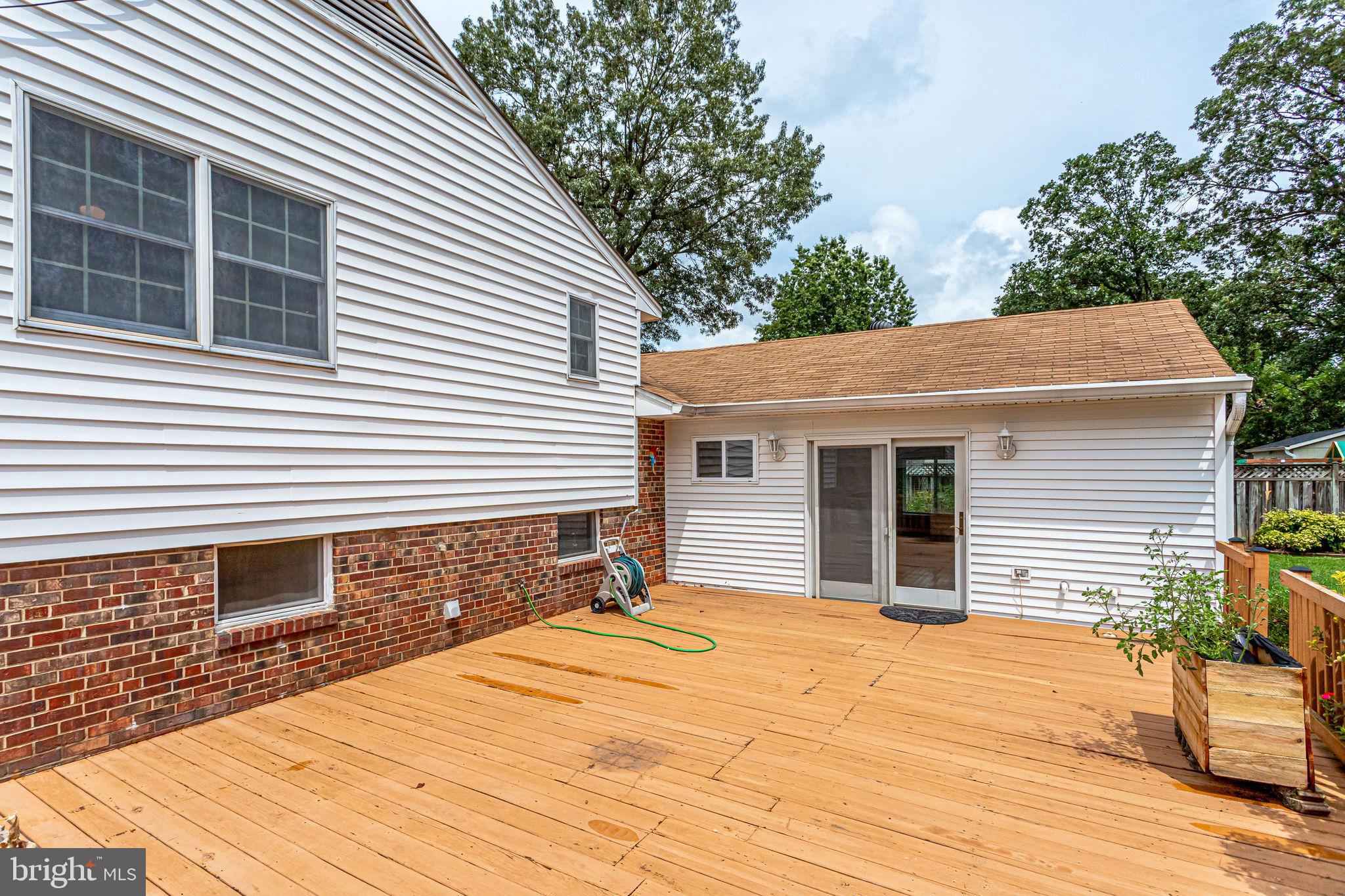 COUNTRY CLUB MANOR - Residential