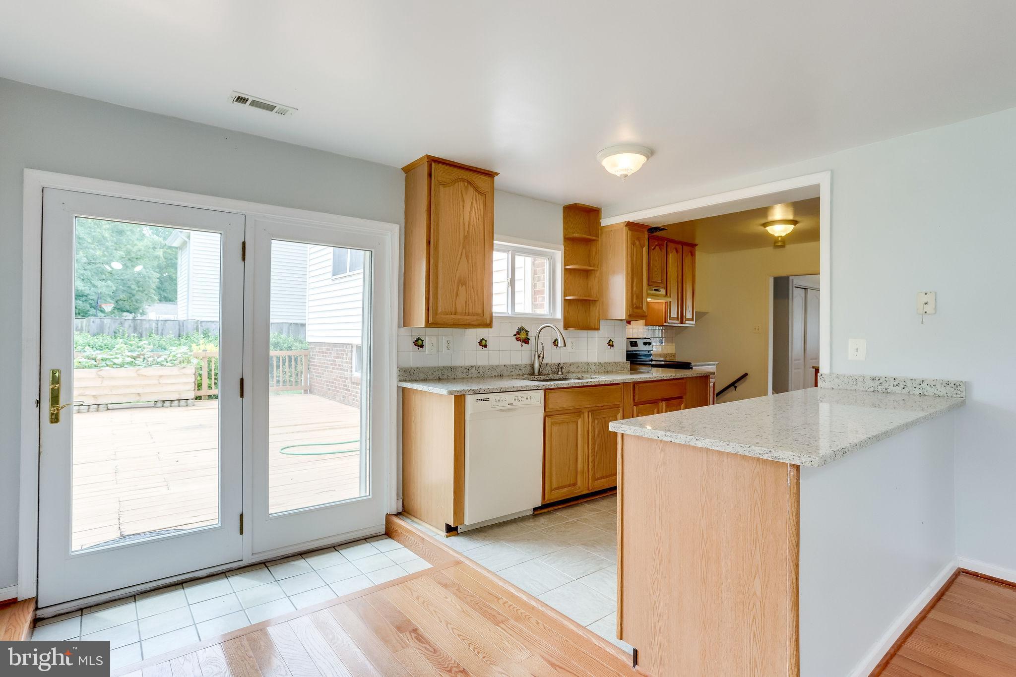 COUNTRY CLUB MANOR - Residential