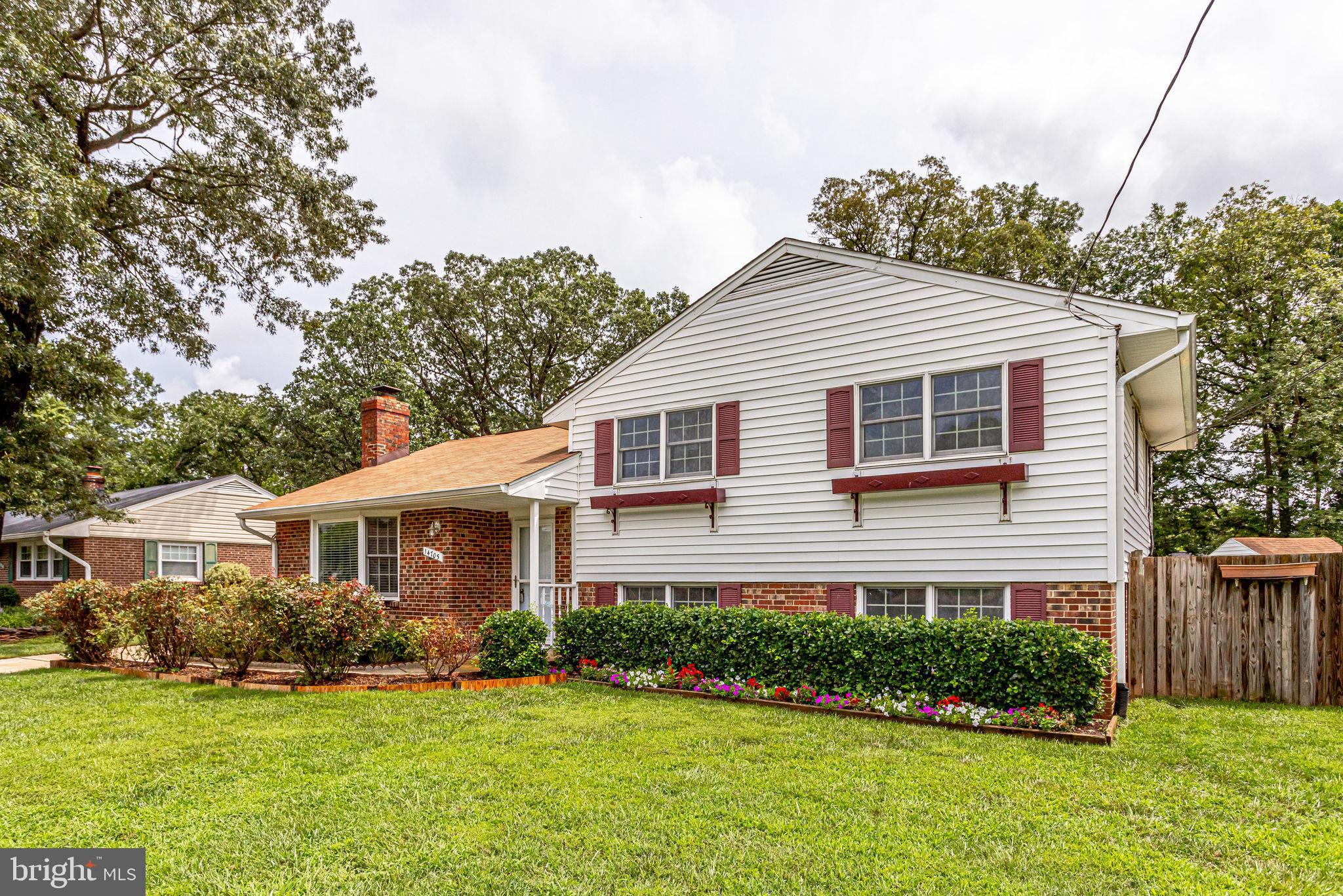 COUNTRY CLUB MANOR - Residential