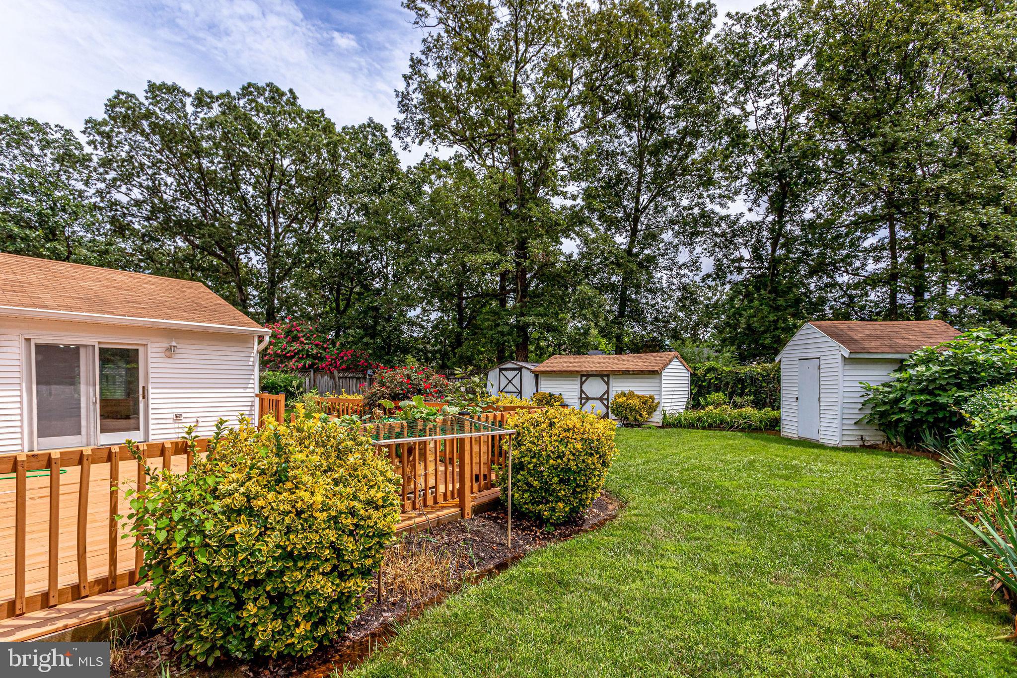 COUNTRY CLUB MANOR - Residential