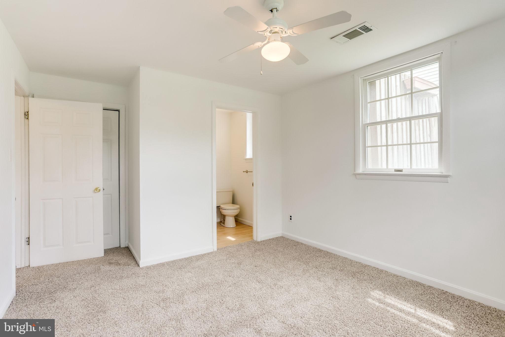 COUNTRY CLUB MANOR - Residential