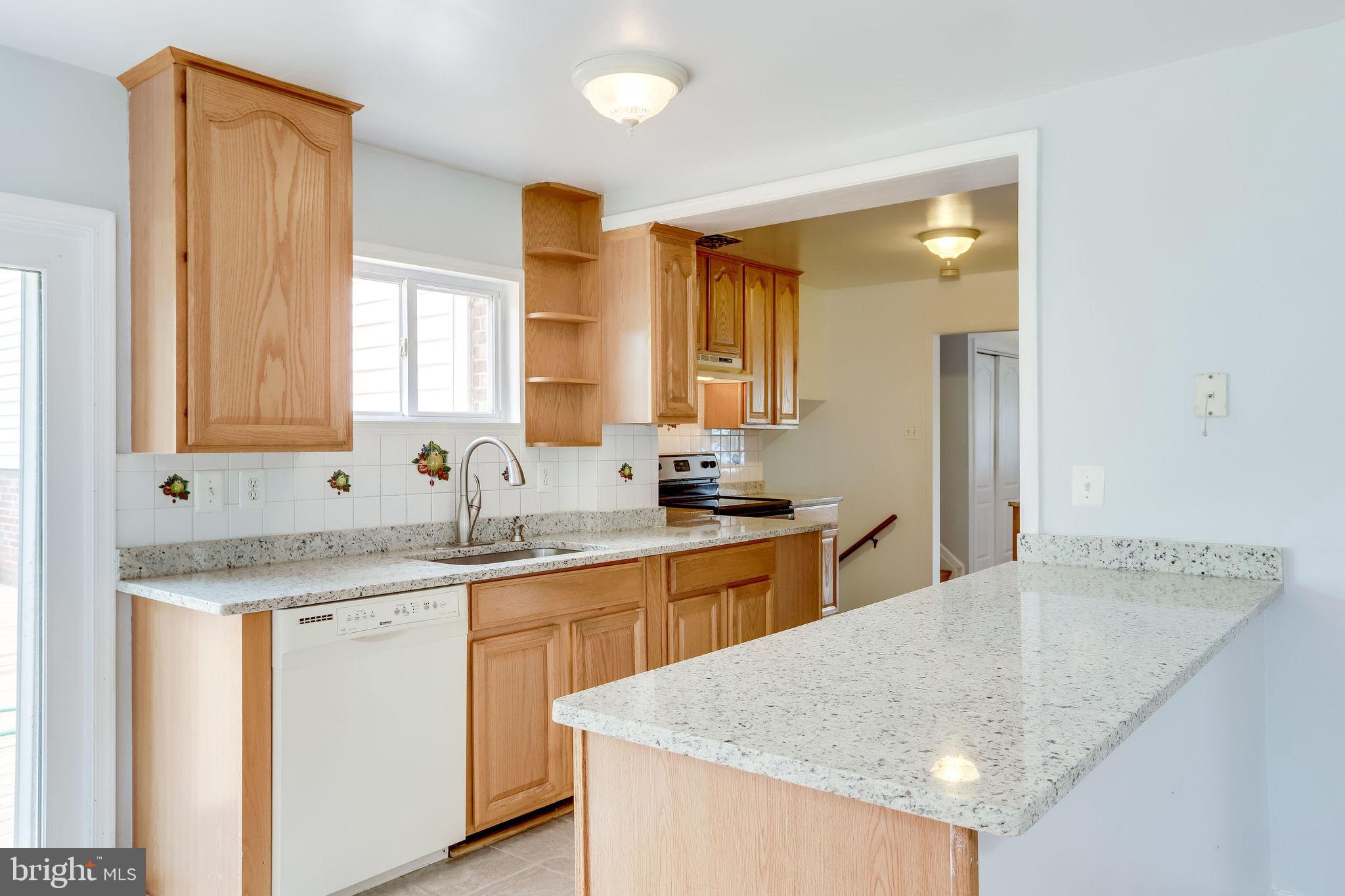 COUNTRY CLUB MANOR - Residential