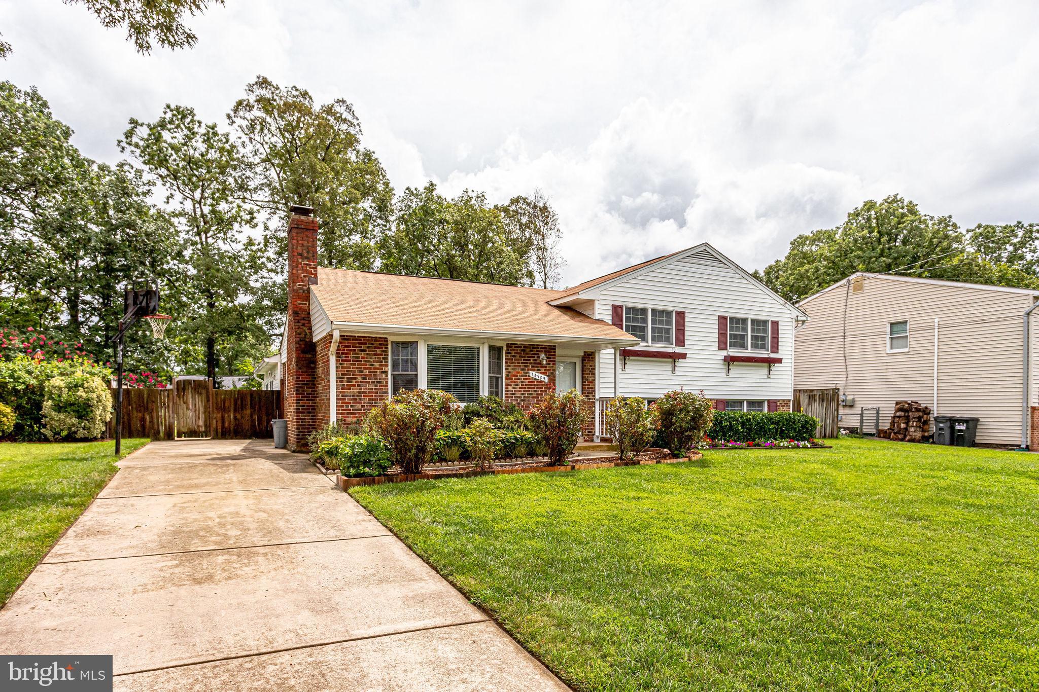 COUNTRY CLUB MANOR - Residential