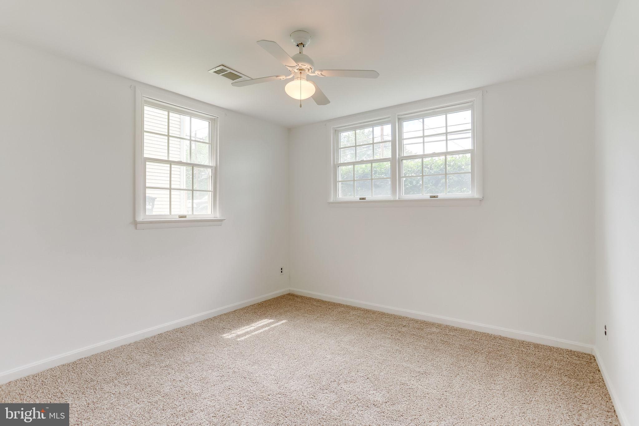 COUNTRY CLUB MANOR - Residential