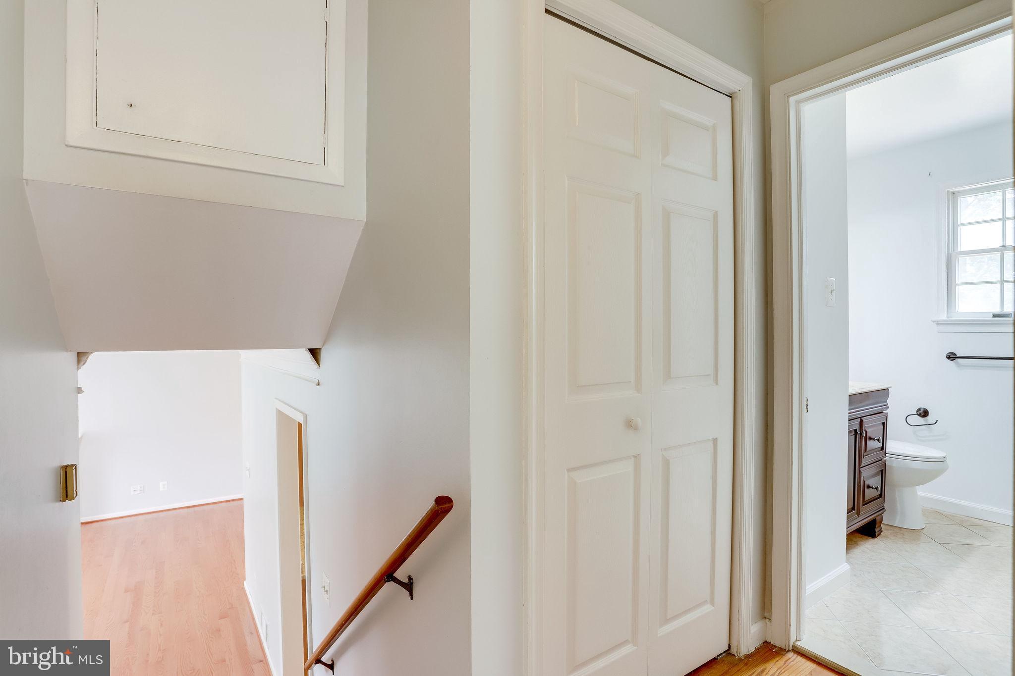 COUNTRY CLUB MANOR - Residential