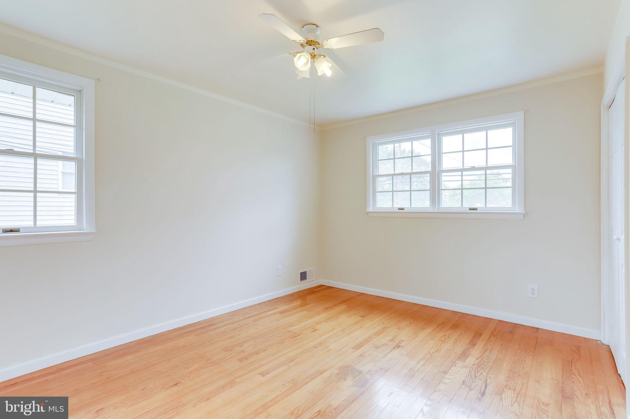 COUNTRY CLUB MANOR - Residential