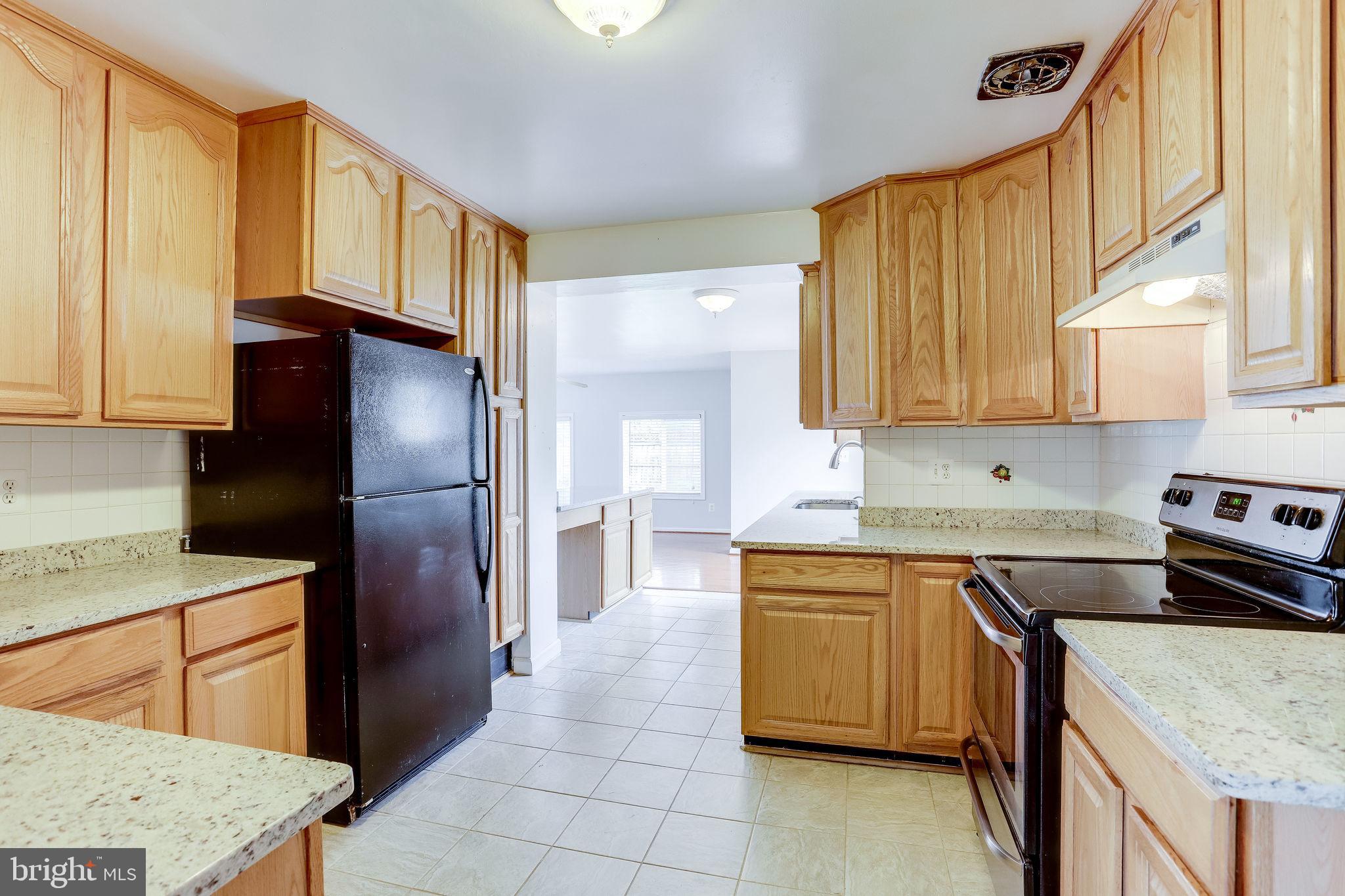 COUNTRY CLUB MANOR - Residential