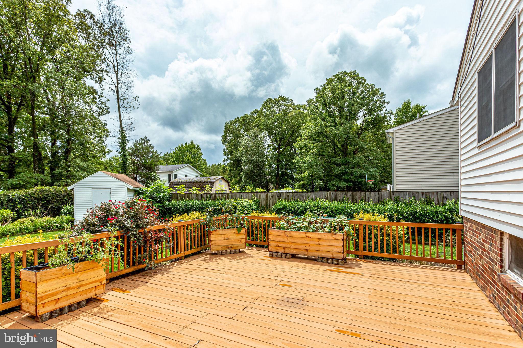 COUNTRY CLUB MANOR - Residential