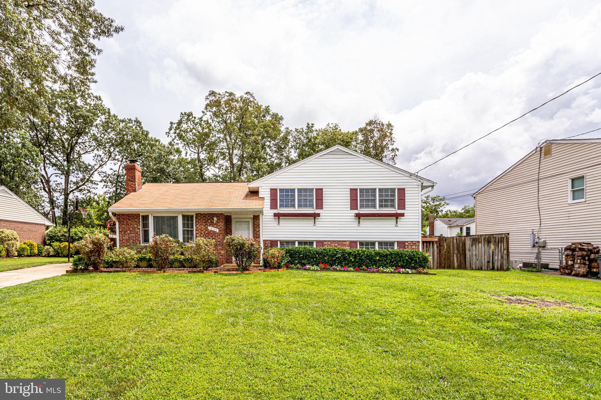 COUNTRY CLUB MANOR - Residential