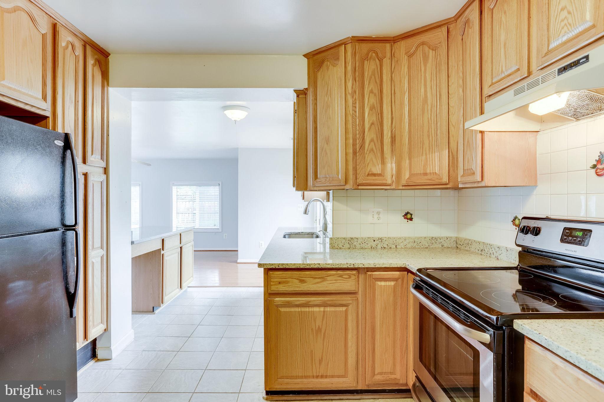 COUNTRY CLUB MANOR - Residential