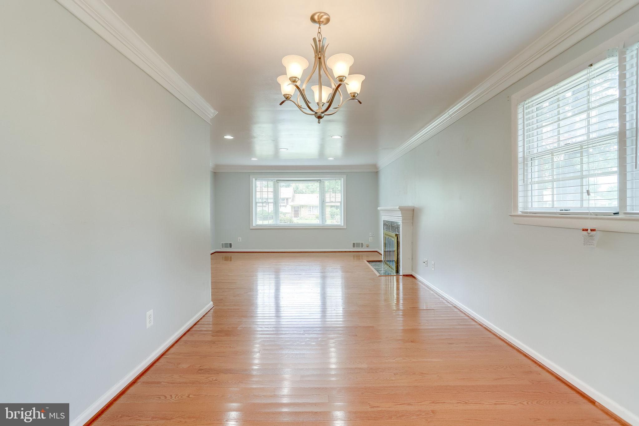 COUNTRY CLUB MANOR - Residential