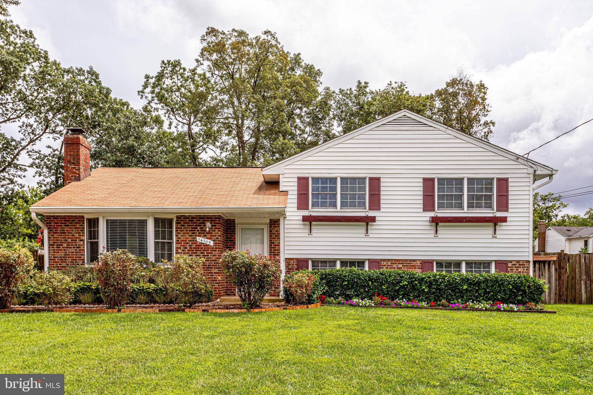 COUNTRY CLUB MANOR - Residential