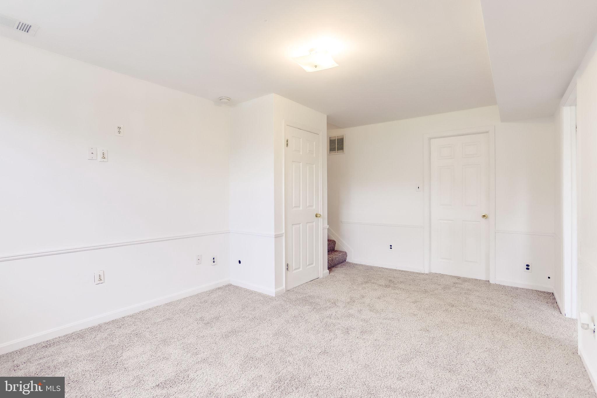 COUNTRY CLUB MANOR - Residential