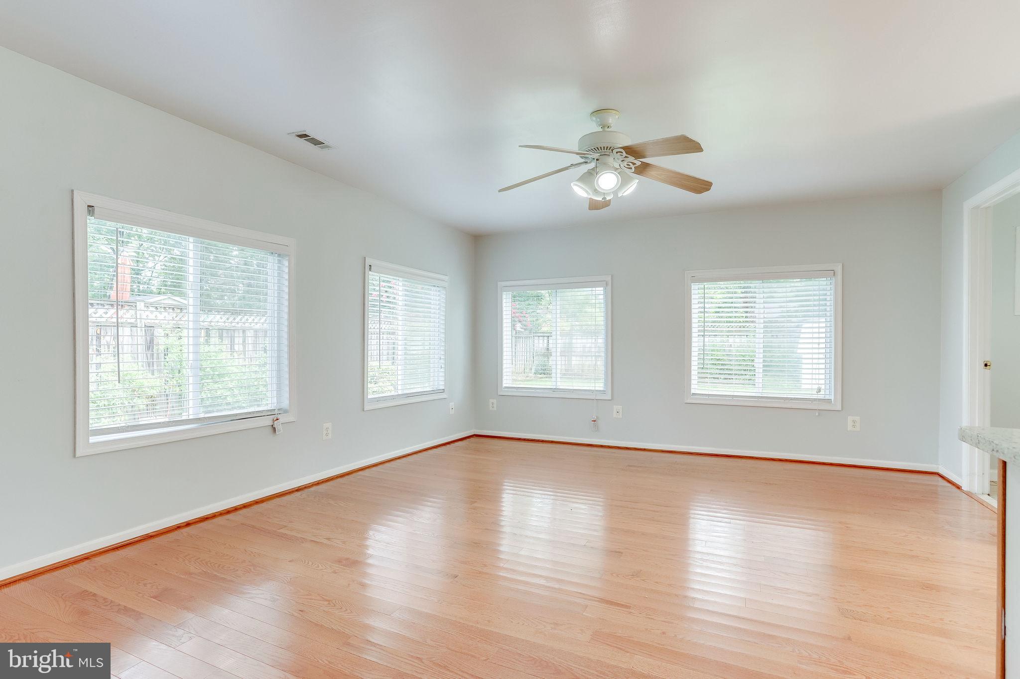 COUNTRY CLUB MANOR - Residential