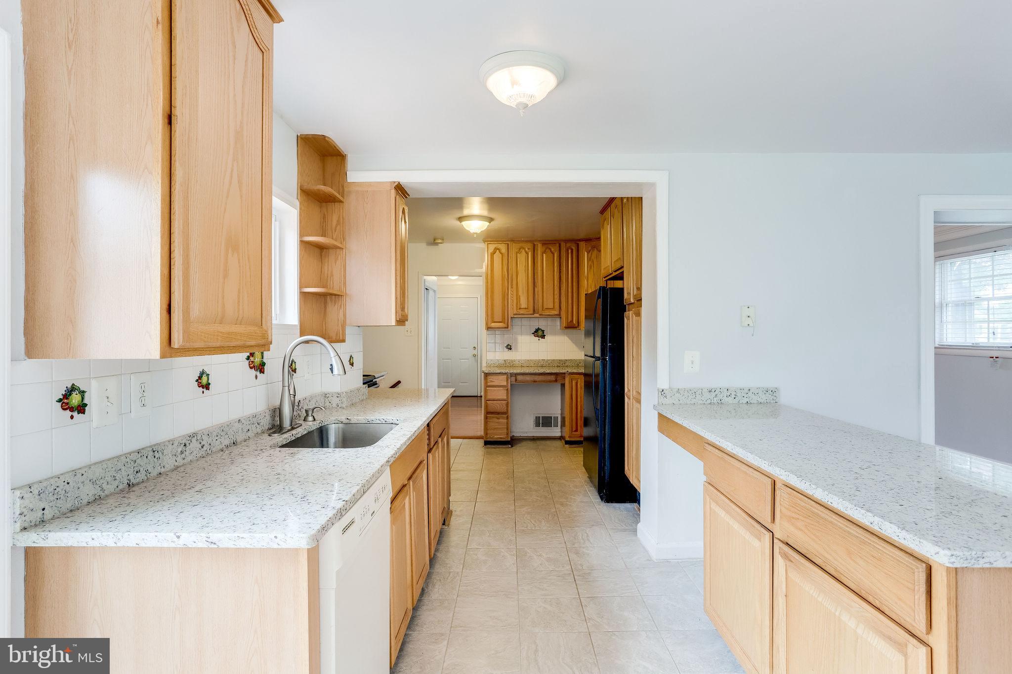 COUNTRY CLUB MANOR - Residential