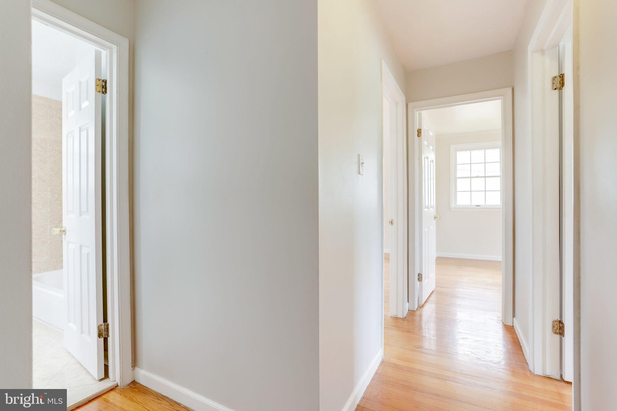 COUNTRY CLUB MANOR - Residential