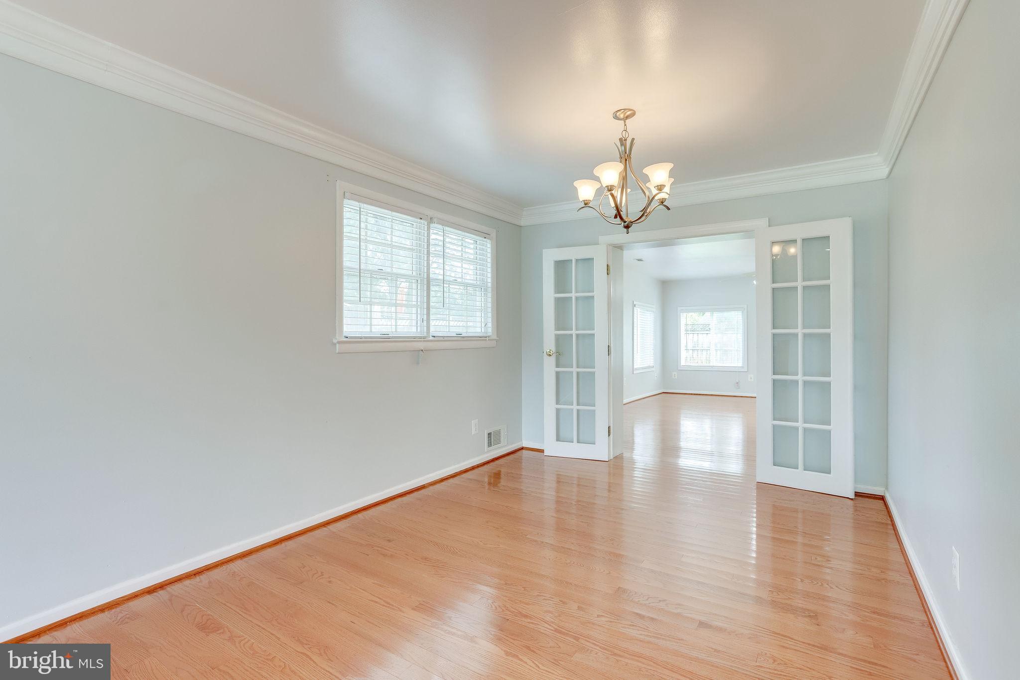 COUNTRY CLUB MANOR - Residential