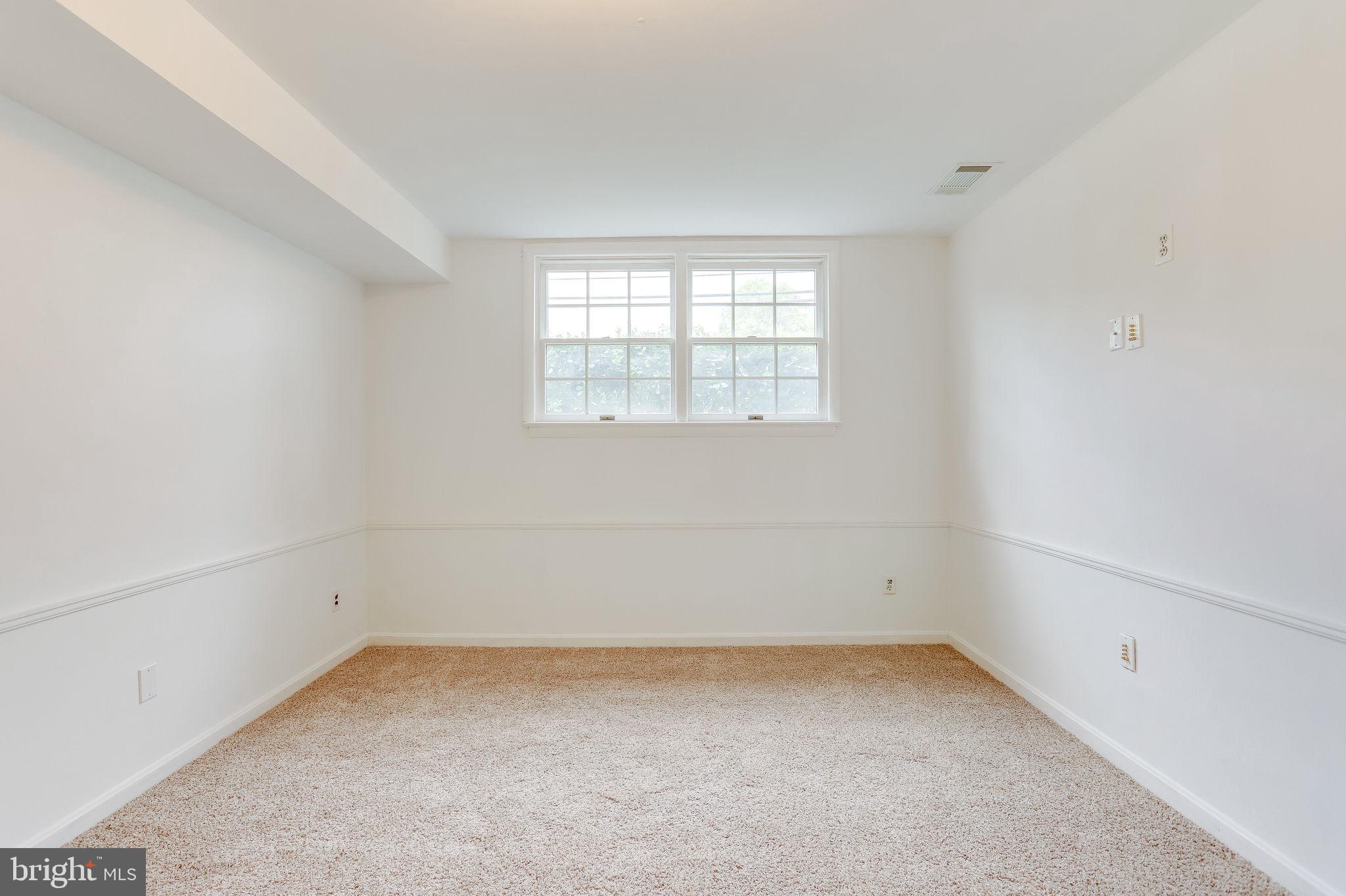 COUNTRY CLUB MANOR - Residential