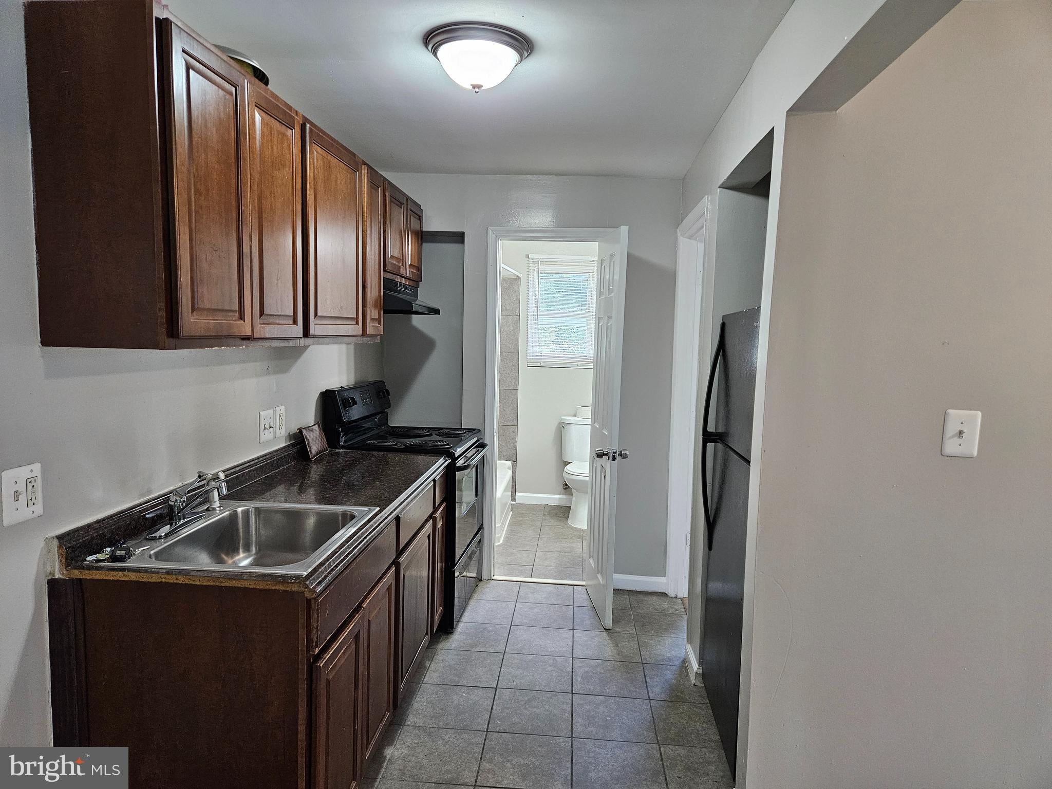 807 48TH PLACE NE