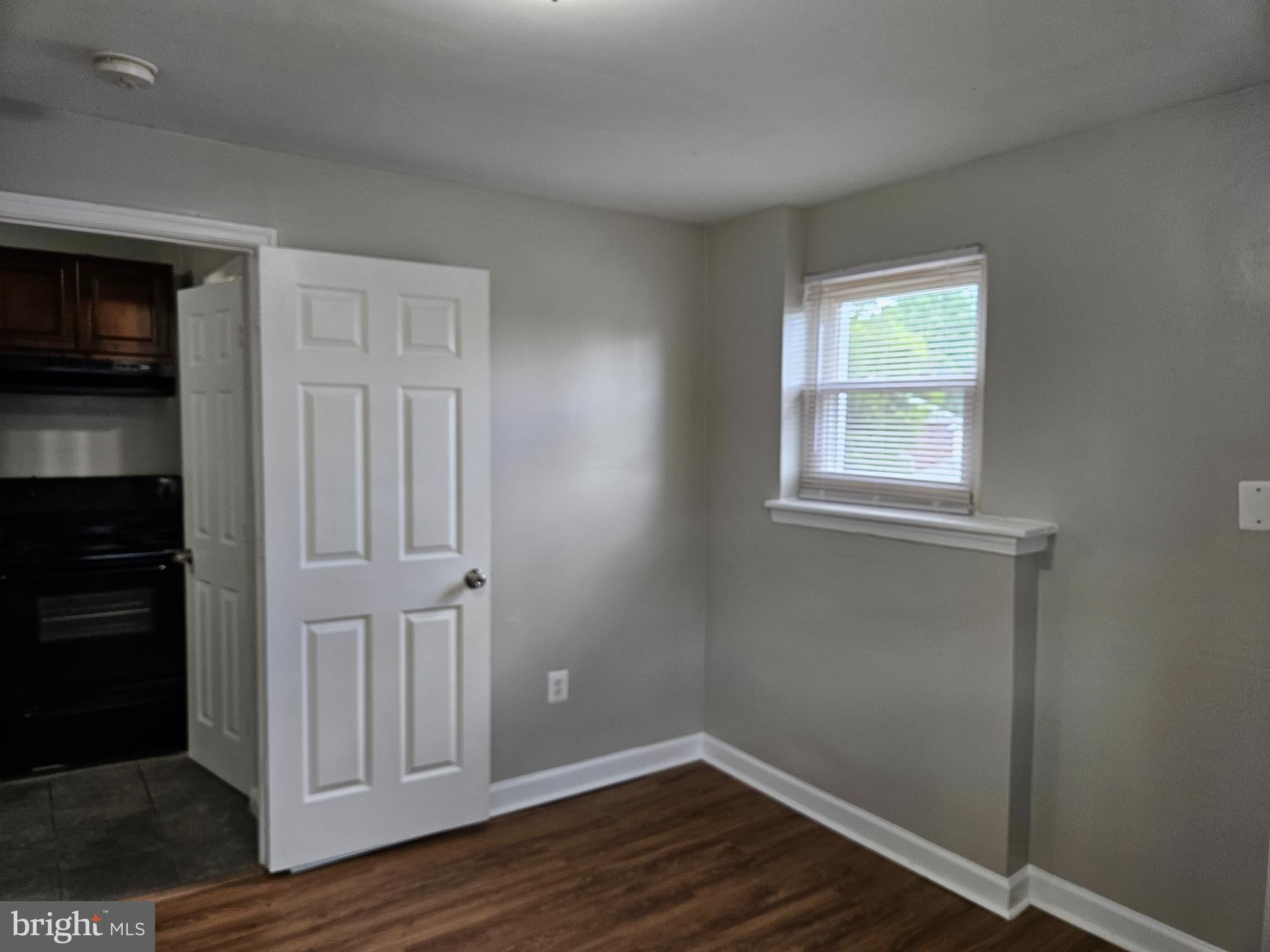 807 48TH PLACE NE