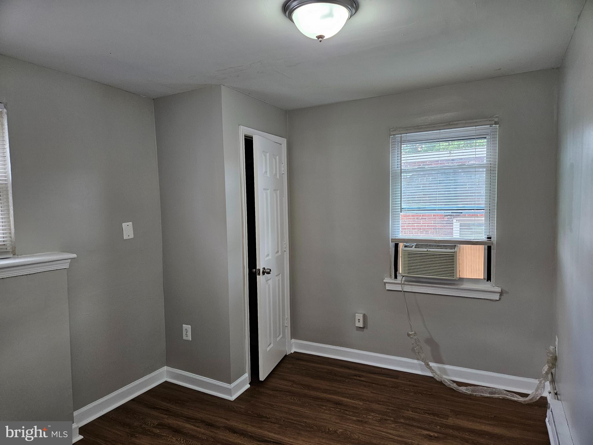 807 48TH PLACE NE