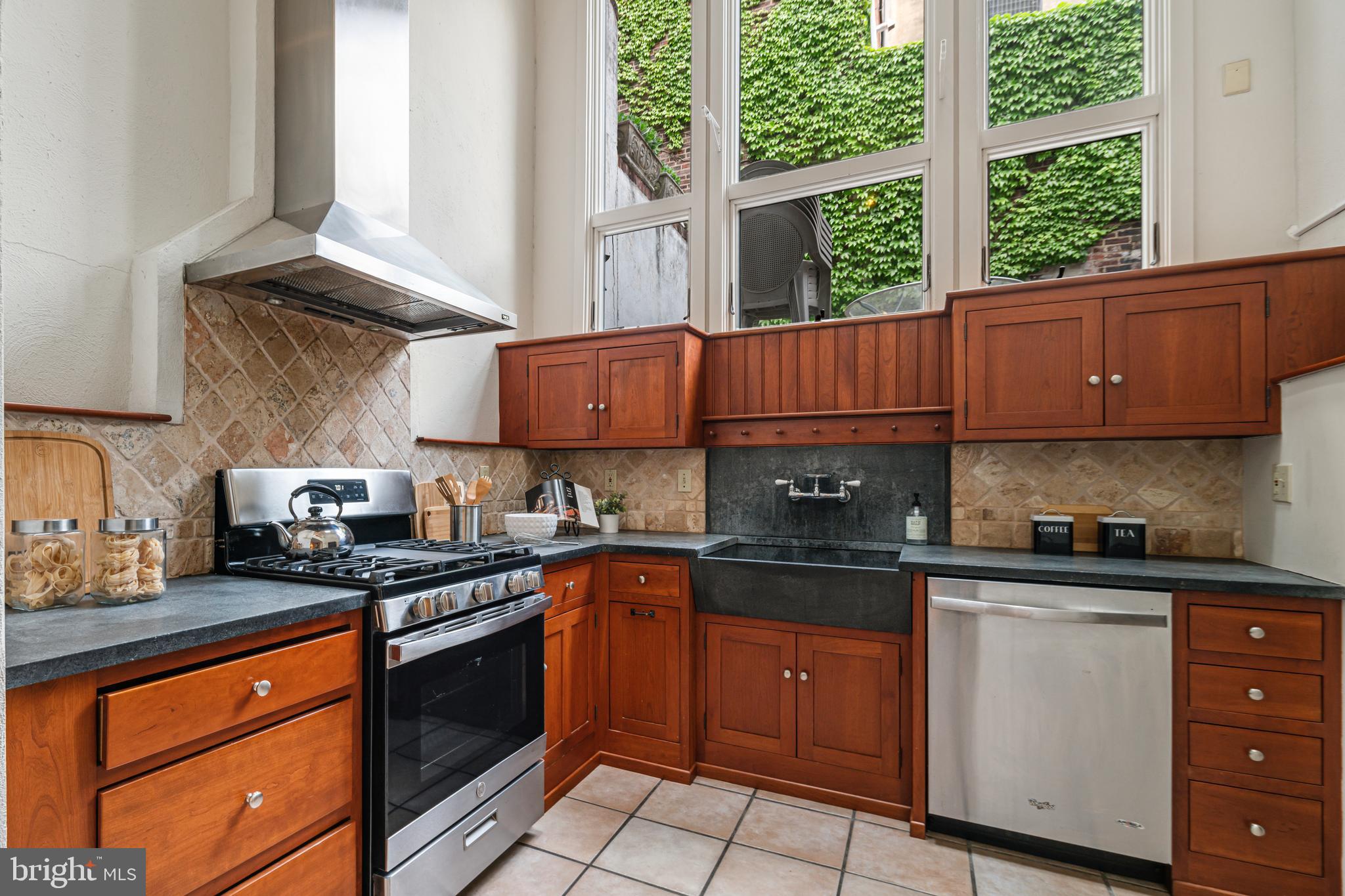 SOCIETY HILL - Residential