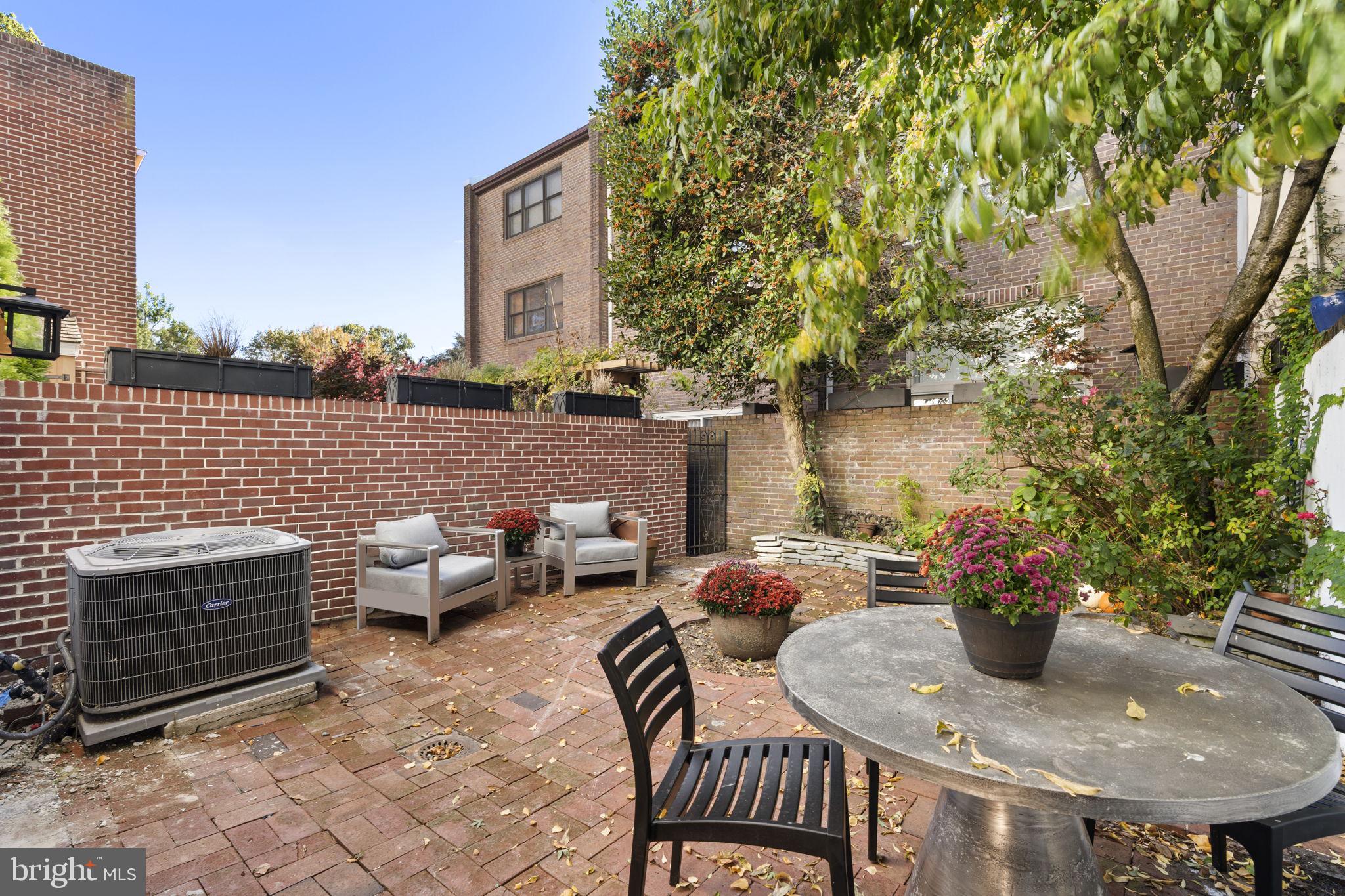 SOCIETY HILL - Residential