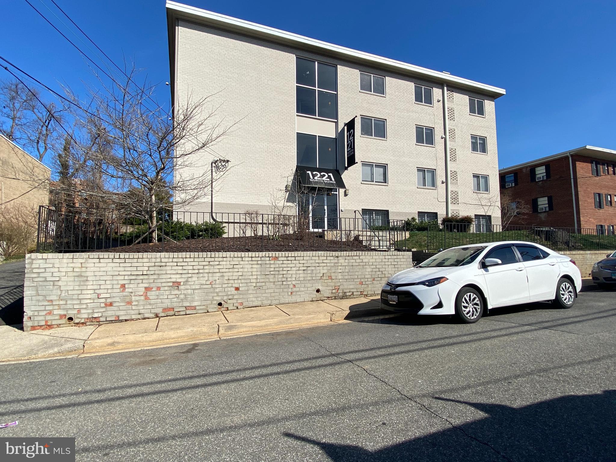 1221 N QUINN STREET 1