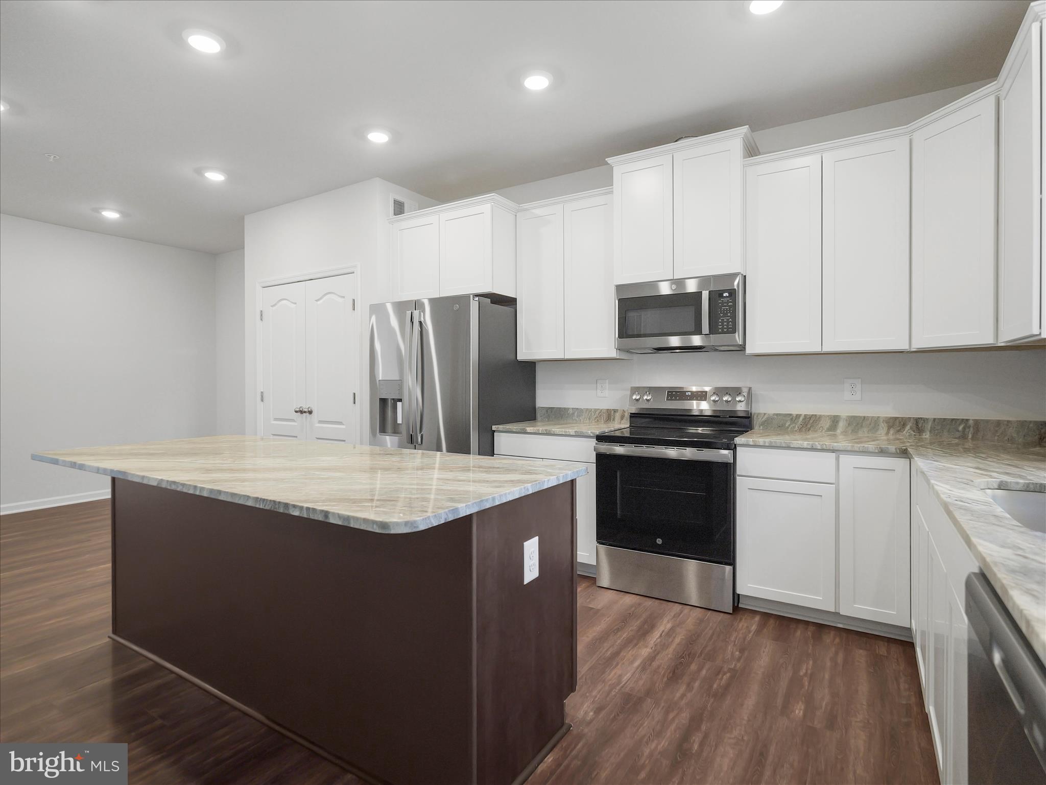 CORTLAND VILLAS - Residential