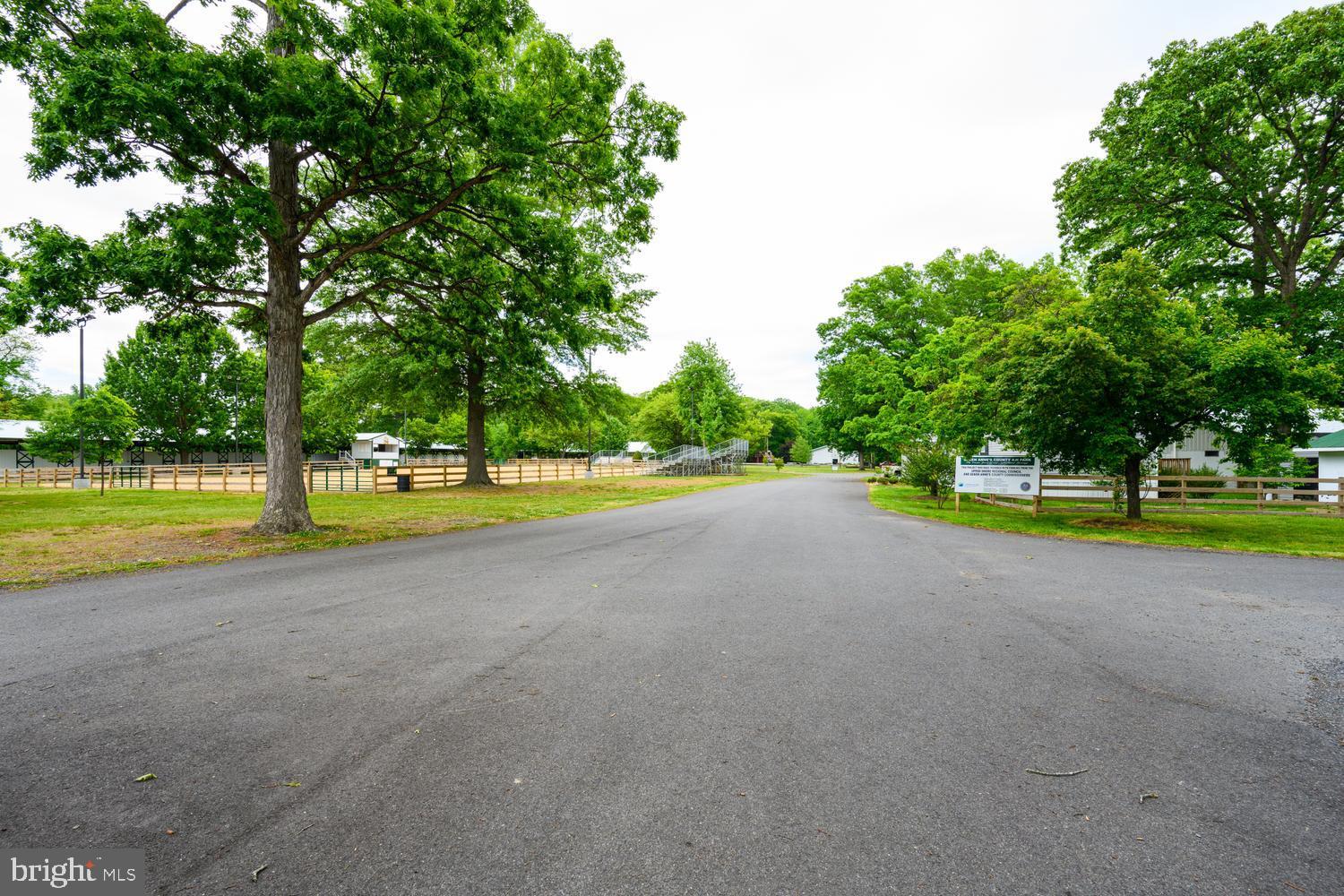 CENTREVILLE - Residential