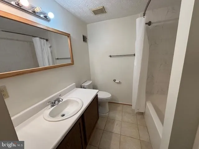 Reston, Virginia 20194, United States, 2 Bedrooms Bedrooms, ,4 BathroomsBathrooms,Residential,Contingent,11254