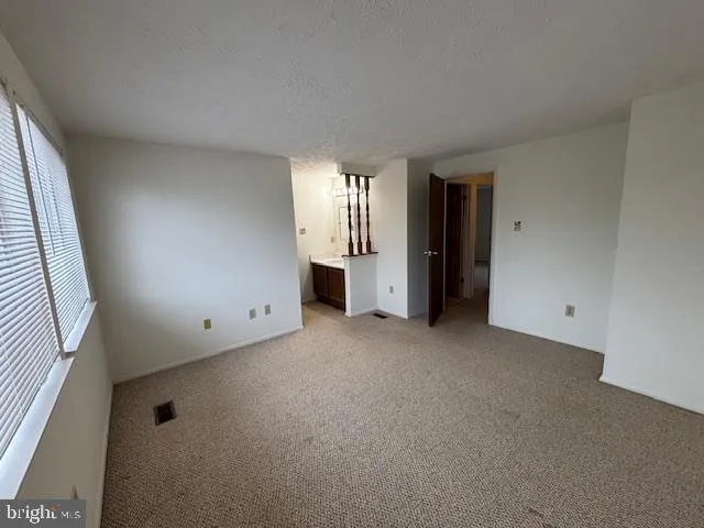 Reston, Virginia 20194, United States, 2 Bedrooms Bedrooms, ,4 BathroomsBathrooms,Residential,Contingent,11254