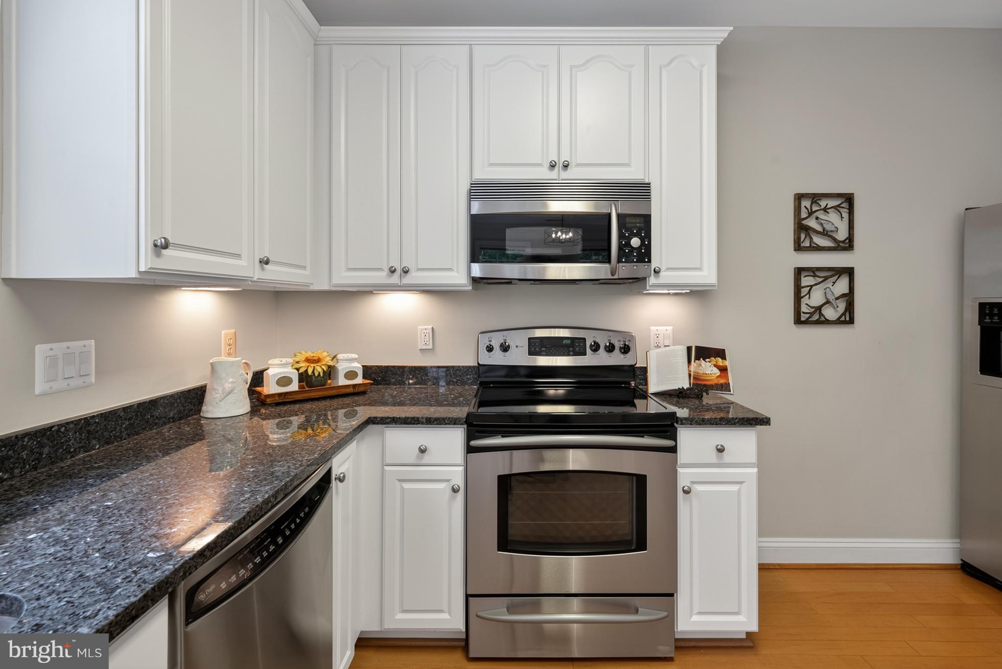 HIDDENBROOK - Residential